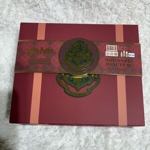 Harry Potter Hogwarts  Profusion Cosmetics Beauty Set!